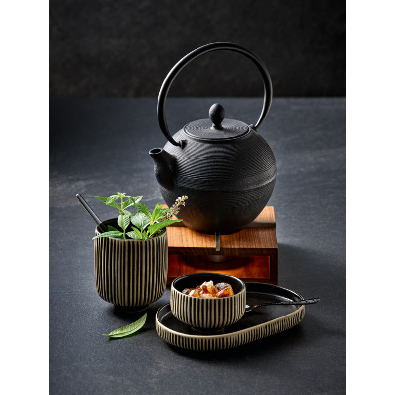 Black & White Saucer with Relief 5.9